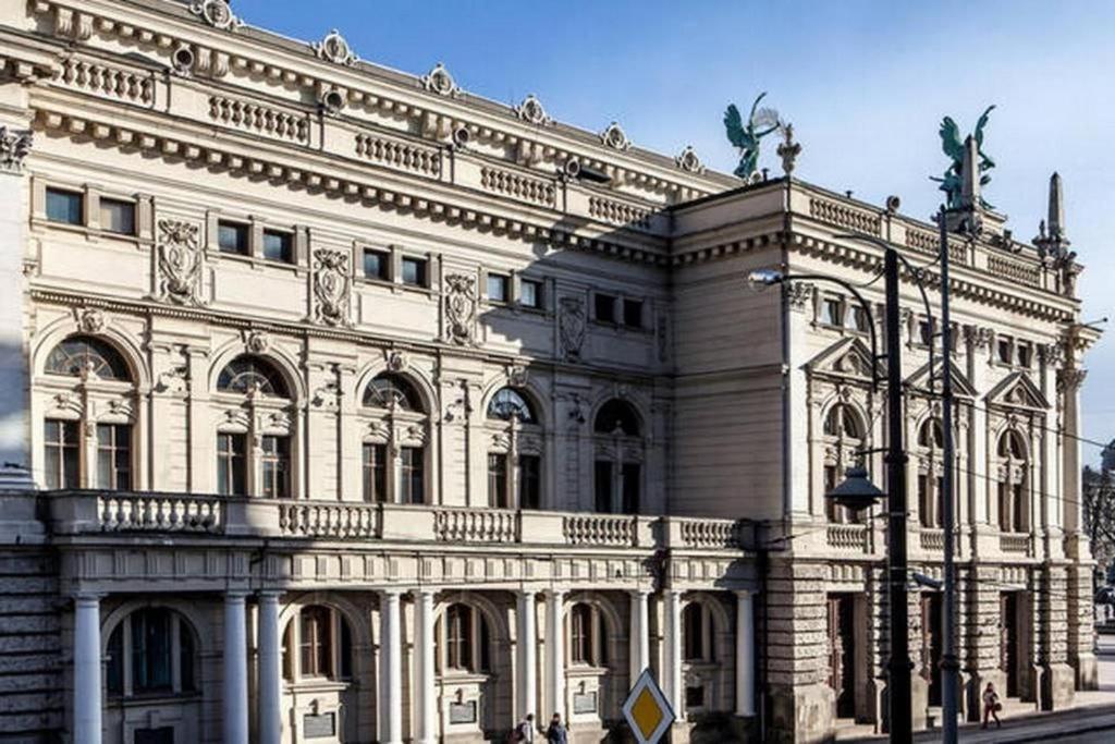 Apartment In The Center Of "Opera" Lviv Dış mekan fotoğraf
